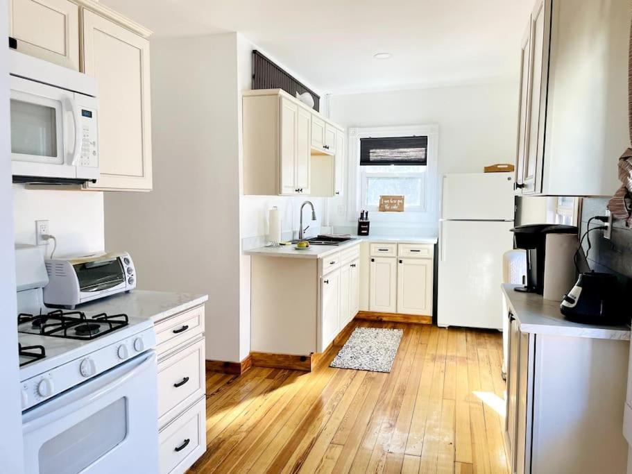 Delightful 2Br Apartment With Balcony - 15 Min From Mohegan Sun- Foxwoods Casinos & Mystic New London Exterior foto
